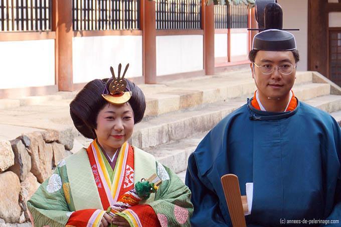 Close up of the wedding couple being with the Jūnihitoe from the heian period