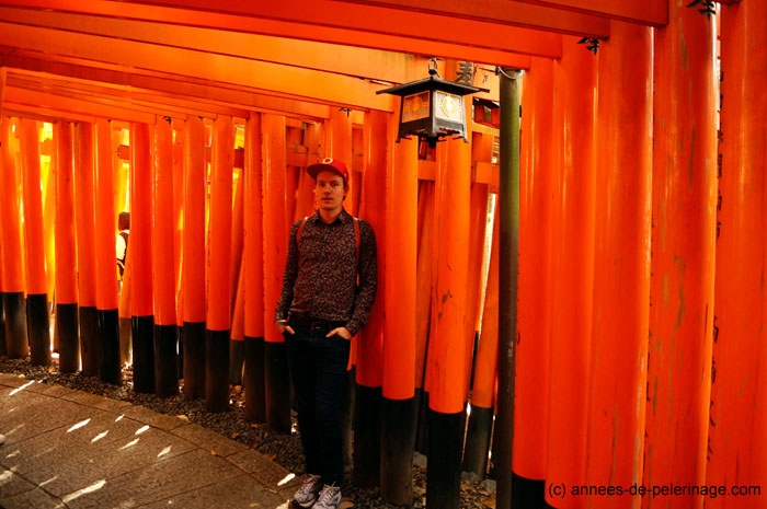 Me in front of the red torii at fushimi inari shrine, in Koyot