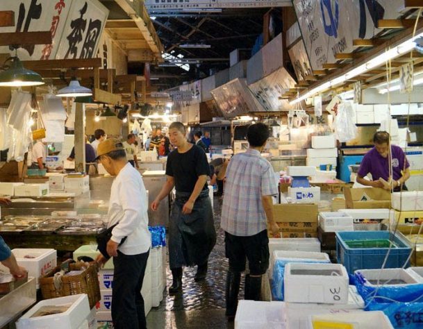 fish vendors at the tsukiji fish market