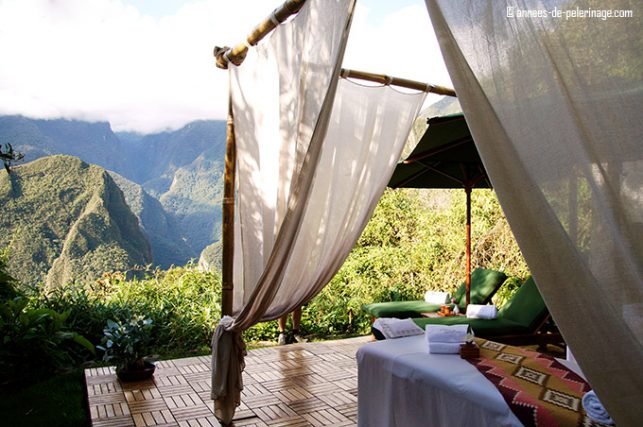 The massage platform with a view on machu picchi in the belmond sanctuary lodge spa