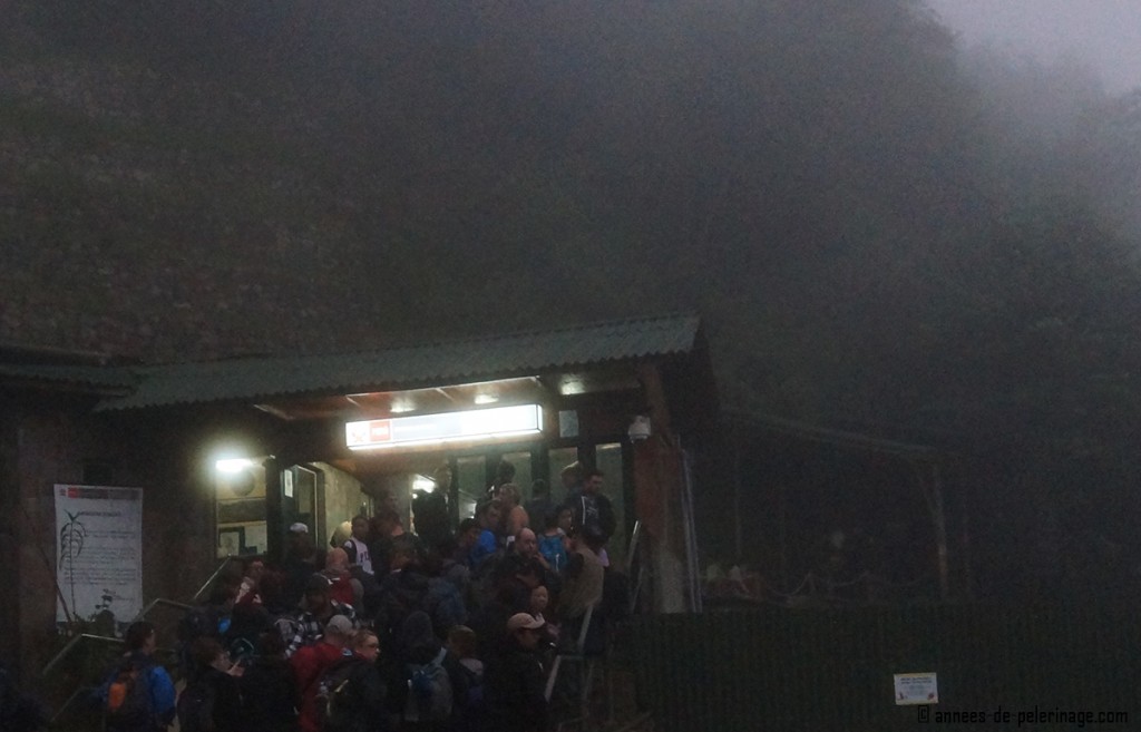 The entrance of machu Picchu at 6 am in the morning - already with a crowd