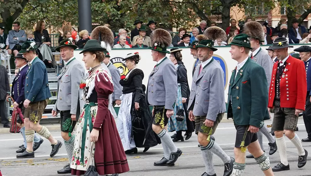 bavarian men and women in their traditional costumes for oktoberfest parade in munich