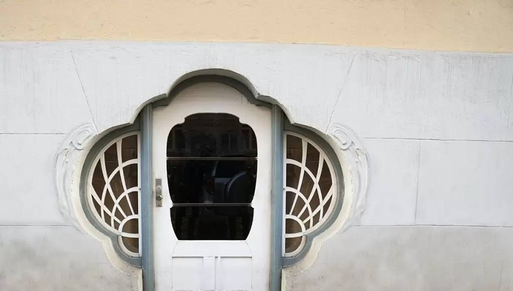 Art Nouveau door at Isabellastrasse 22 in Munich