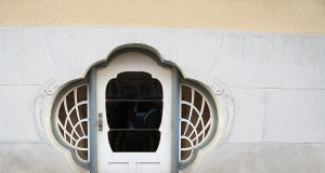 Art Nouveau door at Isabellastrasse 22 in Munich