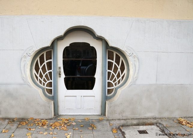 Art Nouveau door at Isabellastrasse 22 in Munich