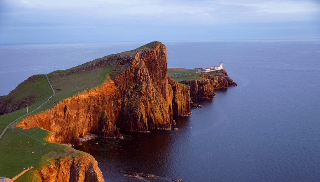 Watching the sunset at the Neist point Lighthouse is one of the top things to do on the Isle of Skye in Scotland