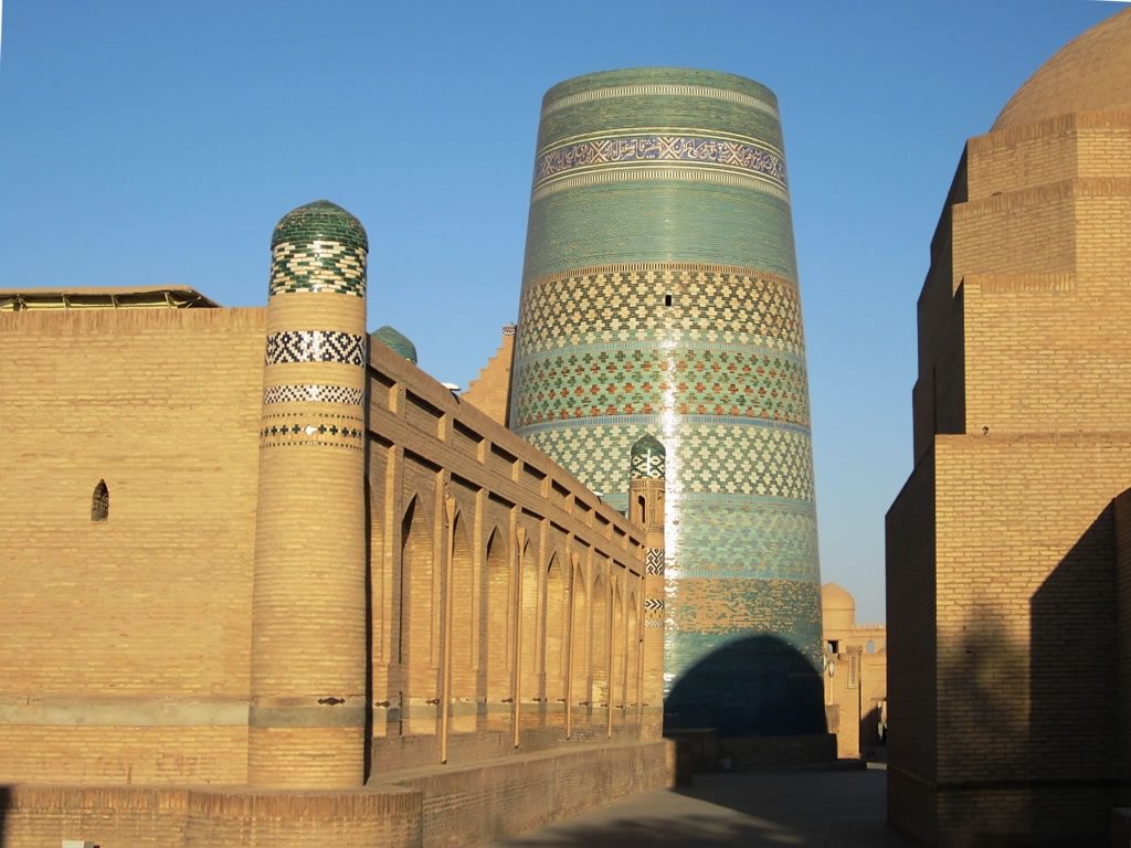 The Kalta Minor Minaret in Khiva on my road trip to Uszbekistan