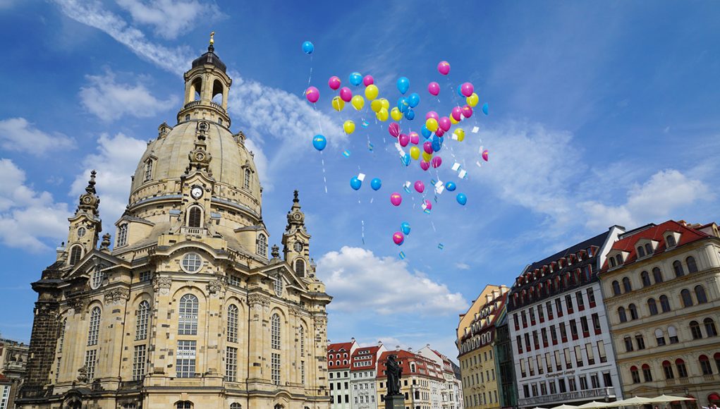 The Frauenkirche in Dresden in bright daylight with ballons