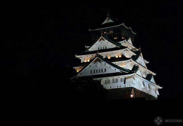 Osaka castle at night