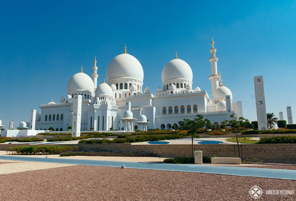 Sheik Zayed mosque in Abu Dhabi - front view