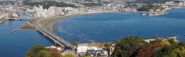 THe view on the shannon beach of Kamakura from the Sea candle lighthouse on Enoshima Island, Japan