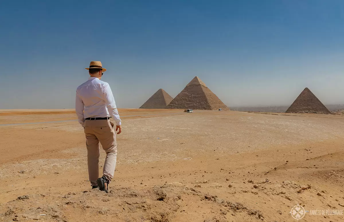 No Egypt pyramids tour is complete without the classic panorama of the three pyramids - this is me on the way towards the best spot ony my self-guided Egypt pyramids tour