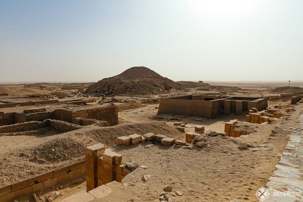 Other tombs and pyramids outside the main burial complex of saqqara