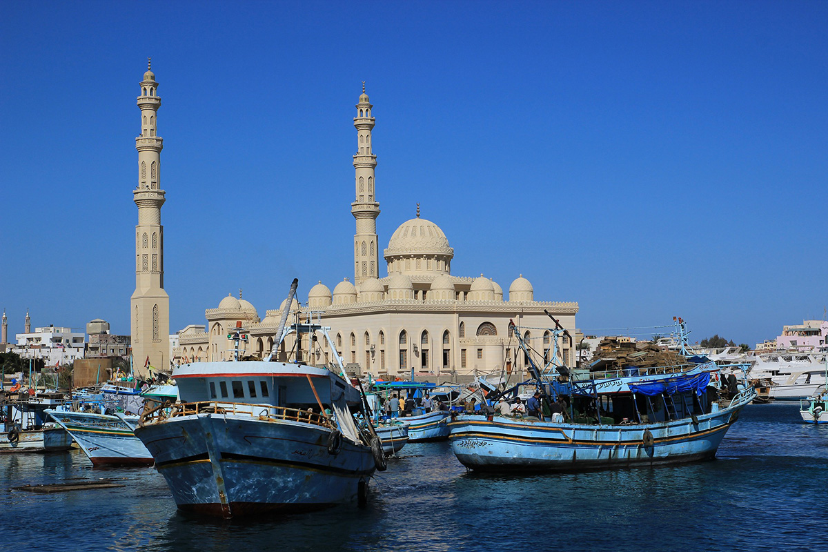The harbor of Hurghada with the mosque in the Background.