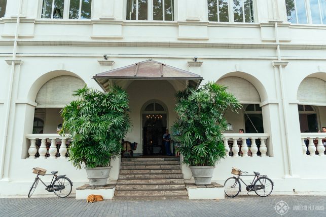 the quaint main entrance of Amangalla with two historic bicyles on both sides