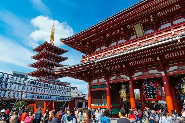 The Senso-ji temple with it's grand lantern in Tokyo, Japan