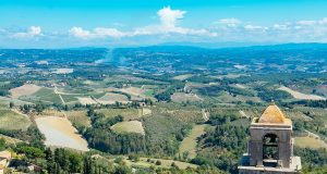 The best things to do in Tuscany, Italy. This picture shows a view of the the famous Tuscan landscape from San Gimigano