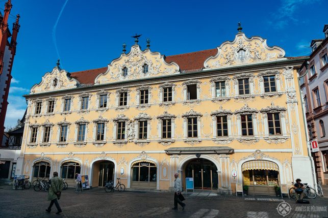 The amazing rococo facade of the Falkenhaus