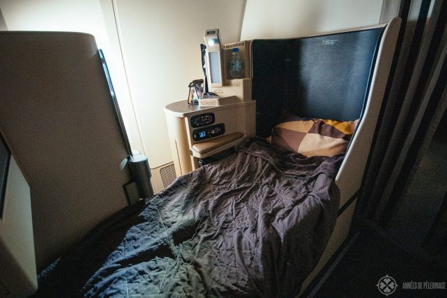 the lay-flat bed on the eithad business class