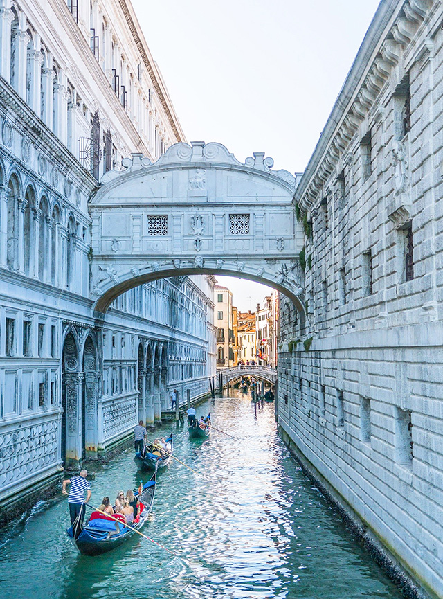 The bridge of sighs in Venice, Italy