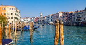 The Canal Grande and the Rialto Bridge - a must-see if you just got one day in Venice, Italy